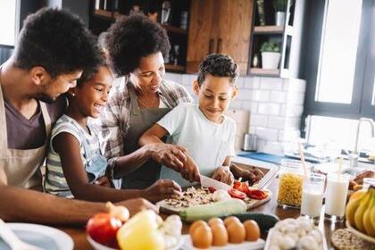 El Departamento de Agricultura de Florida cuenta con un programa para que niños y adolescentes accedan a comidas saludables durante las vacaciones de verano