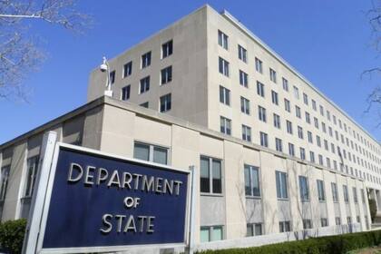 El Departamento de Estado de EE.UU. se encarga de emitir y procesar los pasaportes y otros documentos oficiales