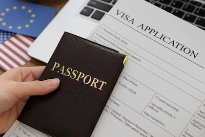 El Departamento de Estado permite obtener el pasaporte mediante dos modalidades: el servicio rutinario, para viajes previstos a más de seis semanas, y el servicio expedito, para vuelos programados en menos de ese plazo
