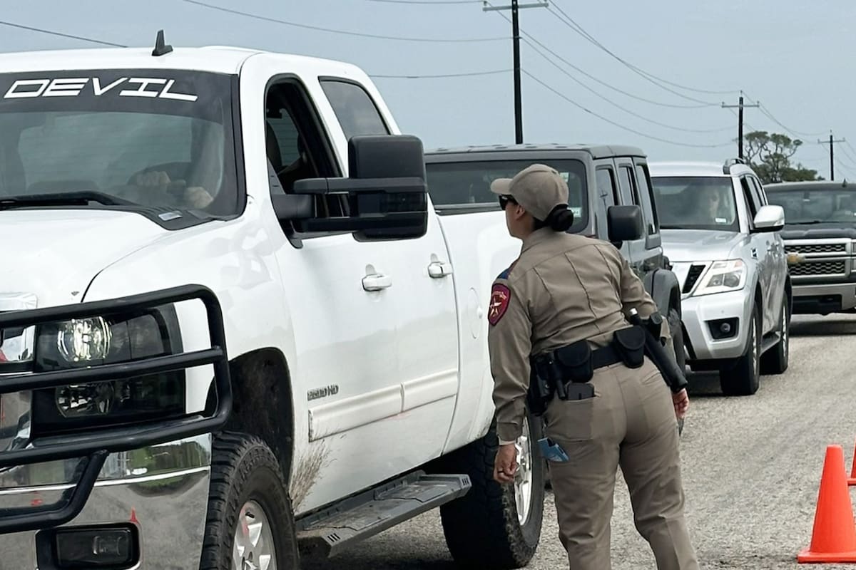 El Departamento de Seguridad Pública de Texas marca que, en ningún momento, se puede tener más de una licencia de conducir para vehículos comerciales