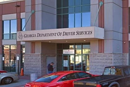 El Departamento de Servicios al Conductor de Georgia es la agencia encargada de emitir y procesar las licencias y tarjetas de identificación