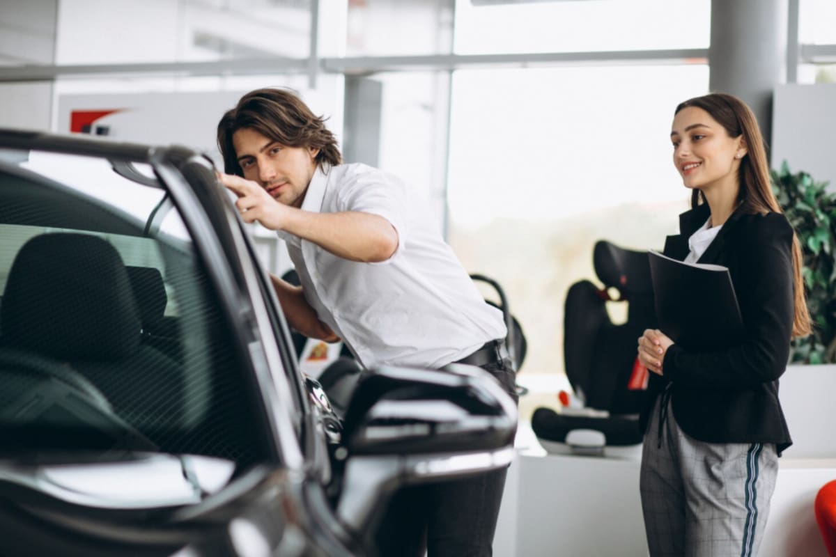 El Departamento de Transporte de Wisconsin alertó a los conductores sobre la importancia de inspeccionar los vehículos usados antes de comprarlos para detectar posibles daños por inundación