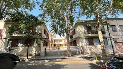 El departamento está ubicado en Carlos Calvo al 1946
