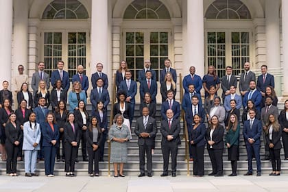 El Departamento Jurídico de la ciudad de Nueva York cuenta con más de 760 abogados y 685 profesionales de apoyo, según consignó su sitio web