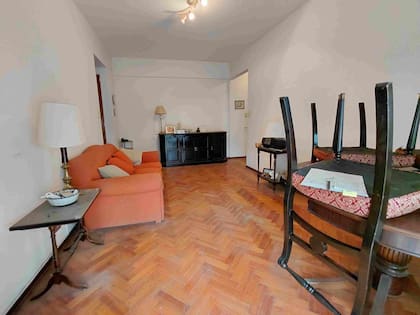 El departamento tiene 40 m2, livig-comedor con salida al balcón, dormitorio, baño completo y cocina con acceso a lavadero semicubierto