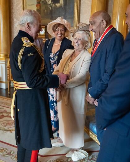 El deportista no se arrodilló para la tradicional ceremonia que ofreció el mismísimo rey Carlos III (Foto: Instagram @theroyalfamily)