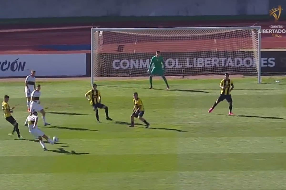 El derechazo de Mauricio Benítez se transformará en el gol que llevara a Boca a la final de la Copa Libertadores Sub 20, frente a Peñarol.