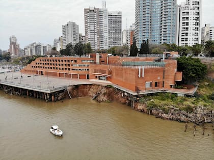 El derrumbe de la barranca ocurrió en la noche del viernes y no hubo heridos