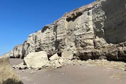 El derrumbe en la zona de los acantilados de Las Grutas. Gentileza Informativo Hoy