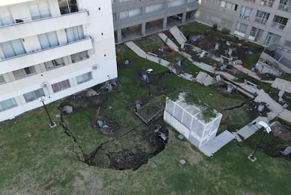El derrumbe se produjo en un patio interno del edificio.