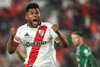 El desaforado festejo de Borja para empatarle sobre la hora a Sarmiento de local; el VAR lo anuló por offside del colombiano