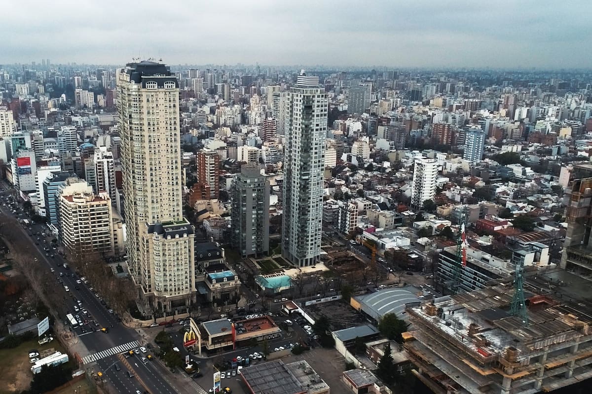 El desarrollo de los submercados de Corredor Norte y Polo DOT están cambiando la distribución del negocio inmobiliario de oficinas en Buenos Aires. En los próximos dos años, se espera una expansión de casi el 30% en todo el territorio