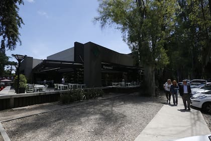 El desarrollo del aeropuerto de El Palomar y la afluencia de gente de zonas aledañas incentiva la llegada de las marcas premium