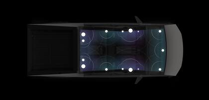 El desarrollo del compartimiento de pasajeros refleja la estrategia de Tesla de integrar sistemas digitales como elemento central de la experiencia de conducción