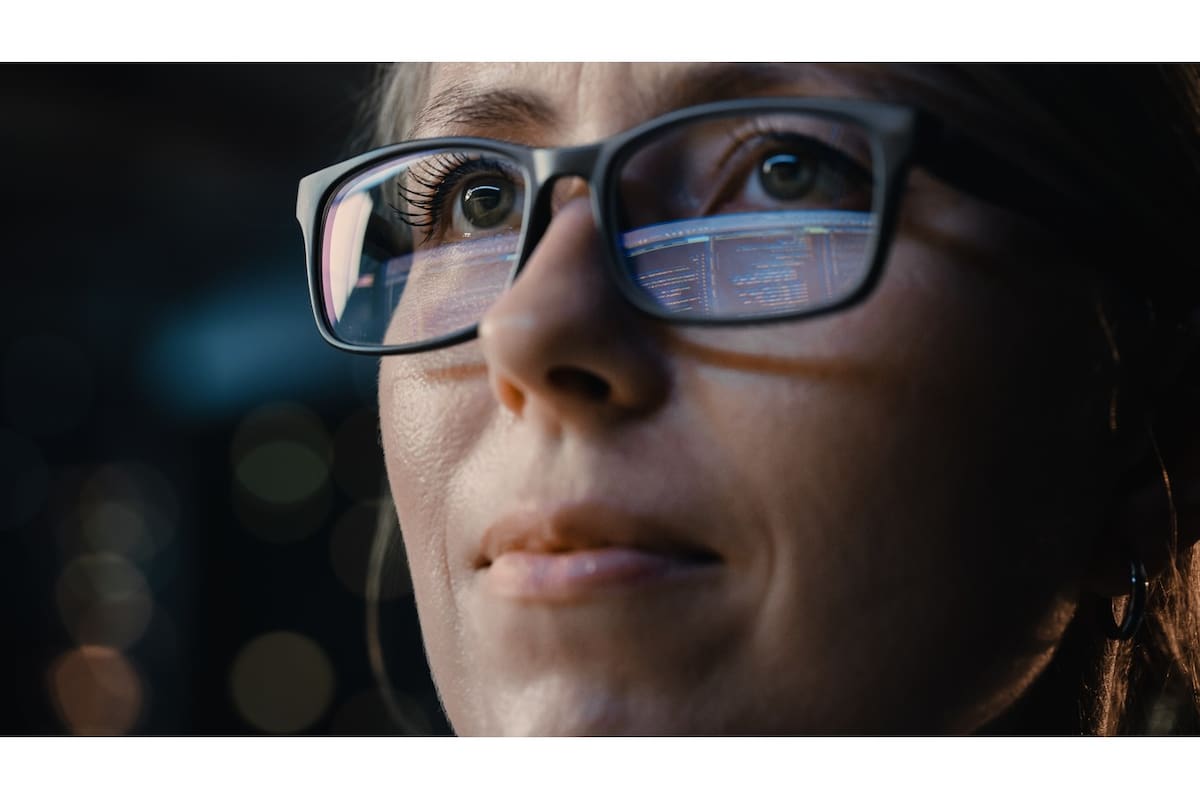 El desarrollo web, de apps móviles y software, así como el marketing digital y el diseño de experiencia de usuario están permitiéndoles a muchos adultos reconvertir sus carreras profesionales