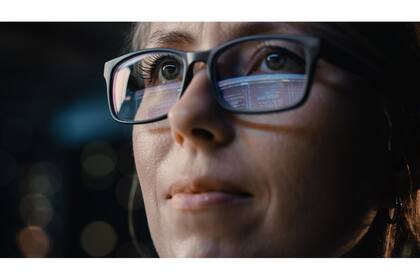 El desarrollo web, de apps móviles y software, así como el marketing digital y el diseño de experiencia de usuario están permitiéndoles a muchos adultos reconvertir sus carreras profesionales