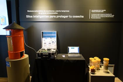 El desarrollo ya tuvo tres campañas de ensayos en silos de 5000 y 10.000 toneladas de una planta de un operador de granos muy importante. Y hoy está disponible en fase comercial y una planta de acopio ya lo tiene instalado