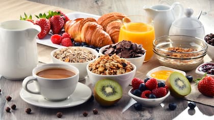 Cada persona reacciona de manera única a diferentes alimentos y momentos de comida