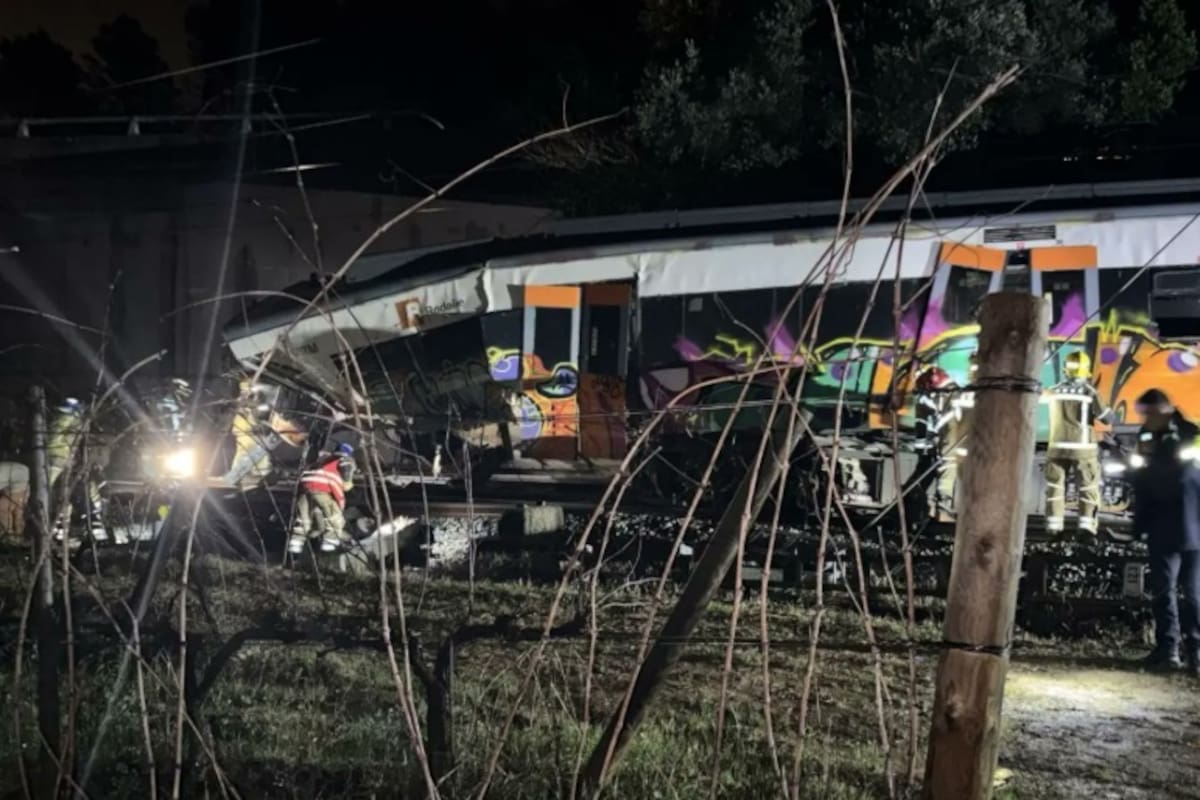 El descarrilamiento de un tren de la línea R4 de Rodalies, entre Gelida y Martorell, que se dirigía hacia Manresa, Barcelona, Cataluña.