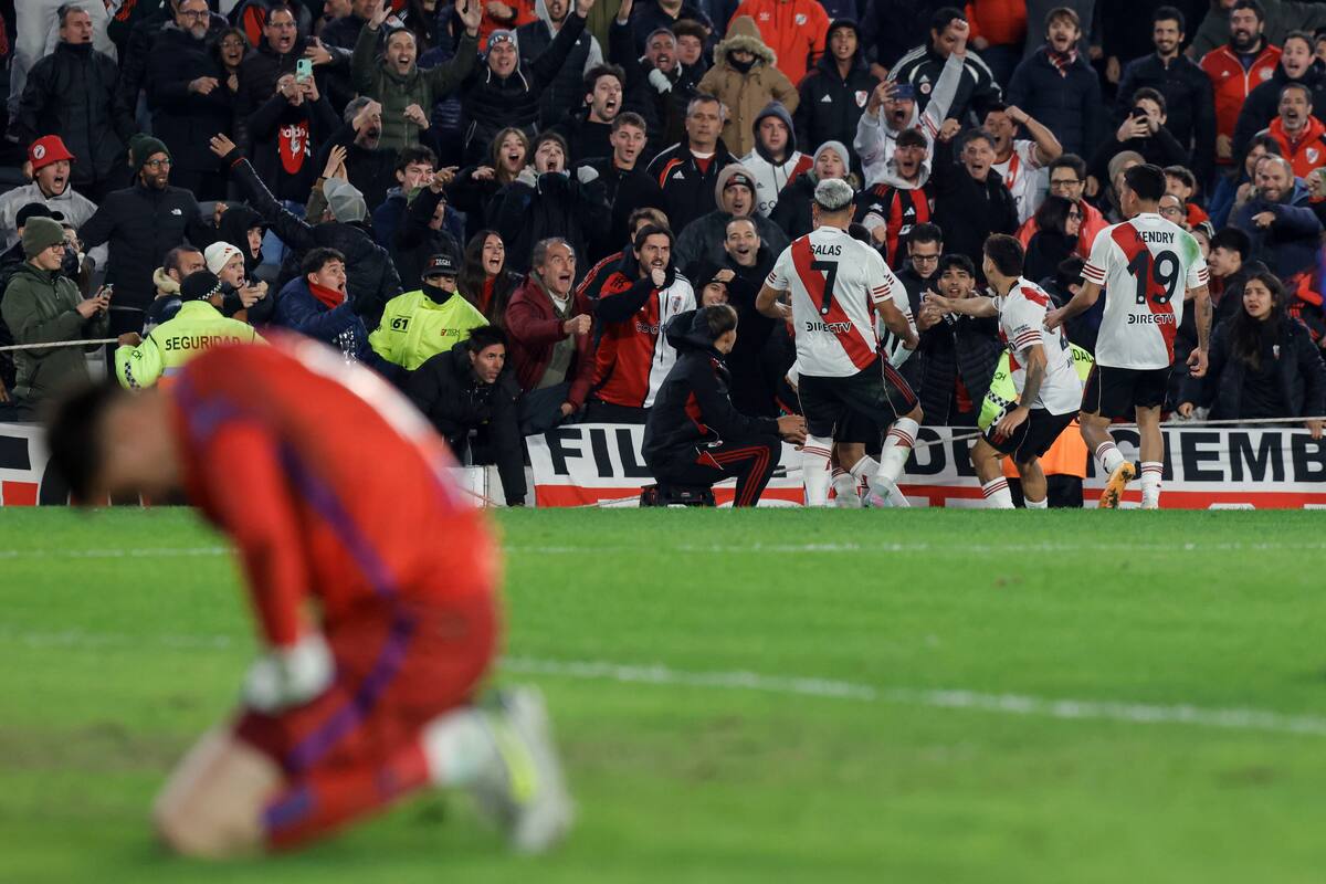 El desconsuelo de Gill es la felicidad más genuina de River; el Monumental supo de todos los estados de ánimo