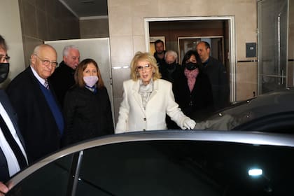 El desconsuelo de Mirtha Legrand en el velatorio de Nelly Trenti