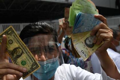 El descontento de los venezolanos por los bajos sueldos y el alto costo de los alimentos no cesa