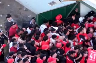 Descontrol en el ingreso de hinchas de River al estadio de Sarmiento de Junín