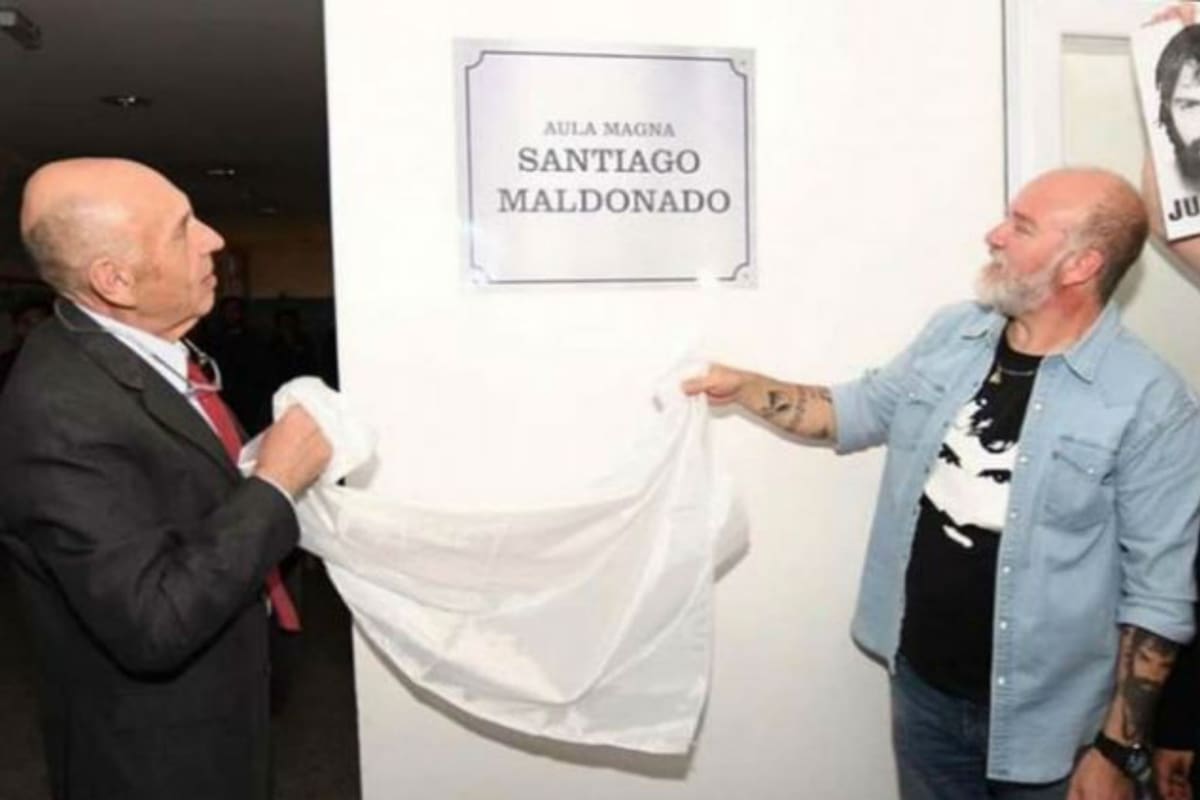 El descubrimiento de la placa del Aula Magna de la Universidad
