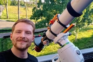 La impresionante foto tomada desde un balcón que revela 548 galaxias en el universo