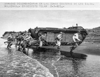 El desembarco de comandos anfibios en las Islas Malvinas se produjo el 2 de abril de 1982 (Foto: Télam)