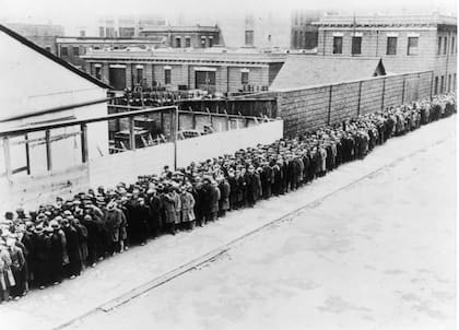 El desempleo llegó al 25% en Estados Unidos en 1933 y por eso se formaban largas filas para conseguir un plato de comida gratuito