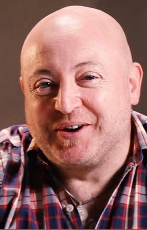 El deseo de Diego de querer ser actor se manifestaba, al principio, como un juego actuando en la escuela, en reuniones familiares, en cumpleaños y en otros festejos.