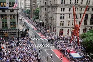 El desfile de los Knicks lleva a las calles de Nueva York a aficionados de todas las generaciones