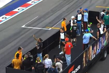 El desfile de los pilotos, antes de la carrera de Singapur