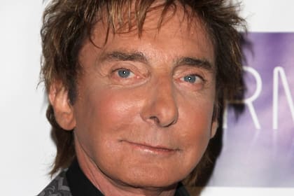 El desgarrador relato de Barry Manilow sobre su lucha contra el cáncer de pulmón: “Una parte mía ya no está”