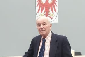 El desgarrador testimonio de un sobreviviente del Holocausto durante un juicio a un guardia nazi.
