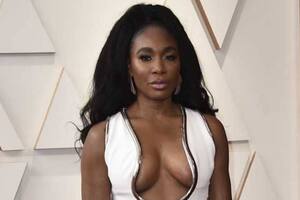 El despampanante vestido que lució Venus Williams en la gala de los Oscar terminó jugándole una mala pasada justo en el momento en que la cámara se había posado sobre ella