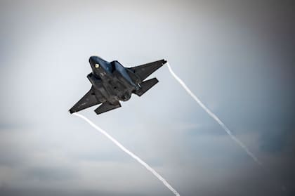 El despliegue de los aviones de combate se da, luego de que detectaran aviones de Venezuela cerca de un buque de guerra de la Armada de EE.UU. en el Caribe