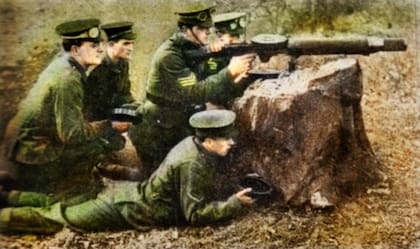 El destacamento militar enviado a luchar contra los emús iba armado con ametralladoras Lewis, introducidas en la Primera Guerra Mundial, que podían disparar más de 500 balas por minuto.