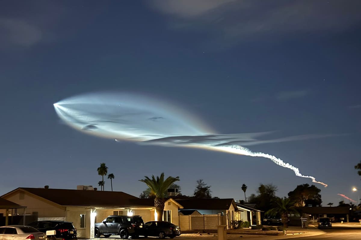 El destello de luz se produjo por los restos del despegue de un cohete espacial de SpaceX