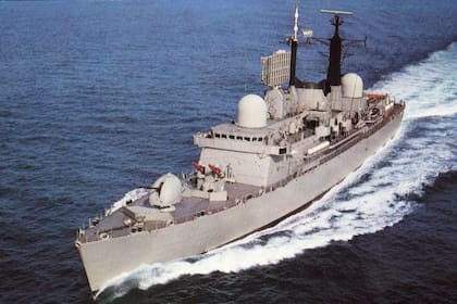 El destructor ARA Santísima Trinidad fue construido en Inglaterra y sufrió un atentado en 1975