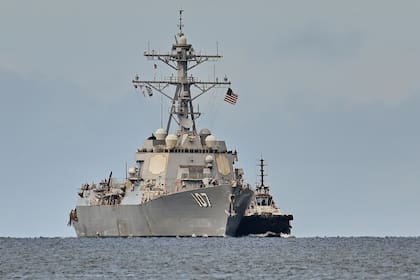 El destructor estadounidense USS Gravely llega a atracar para ejercicios militares en Puerto España, Trinidad y Tobago, el 26 de octubre pasado