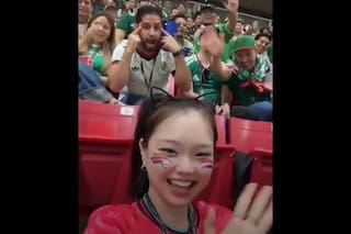 Un hincha mexicano le hizo un gesto racista a una influencer coreana y tuvo que pedir perdón