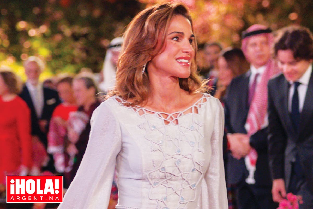 El detalle de su vestido estaba cargado de simbolismo: los bordados en su escote y resto de la prenda recreaban estrellas de ocho puntas, características del arte islámico