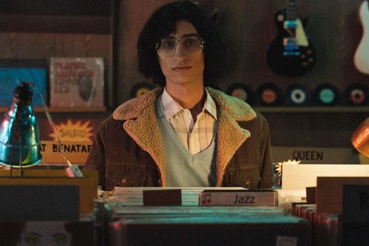 El detalle en la serie de Fito Páez que llamó la atención de la audiencia (Captura video)