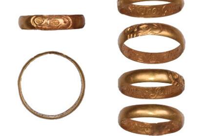 El detector de metales encontró este anillo