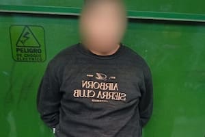 El detenido fue reducido por personal motorizado de la Policía de la Ciudad tras la persecución en La Boca