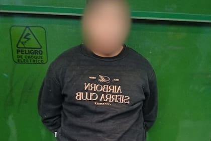 El detenido fue reducido por personal motorizado de la Policía de la Ciudad tras la persecución en La Boca