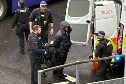 El detenido tras el incidente.