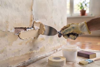El detergente puede modificar la textura del hormigón y facilitar su aplicación en reparaciones pequeñas (Foto: imagen ilustrativa con IA Gemini)
